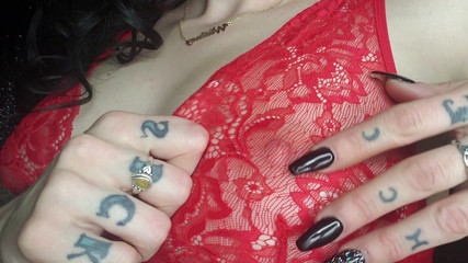 Miss Morticia: Fii încornoratul meu