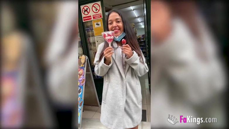 FAKings: Young but not shy teen enjoys a dose of showing...