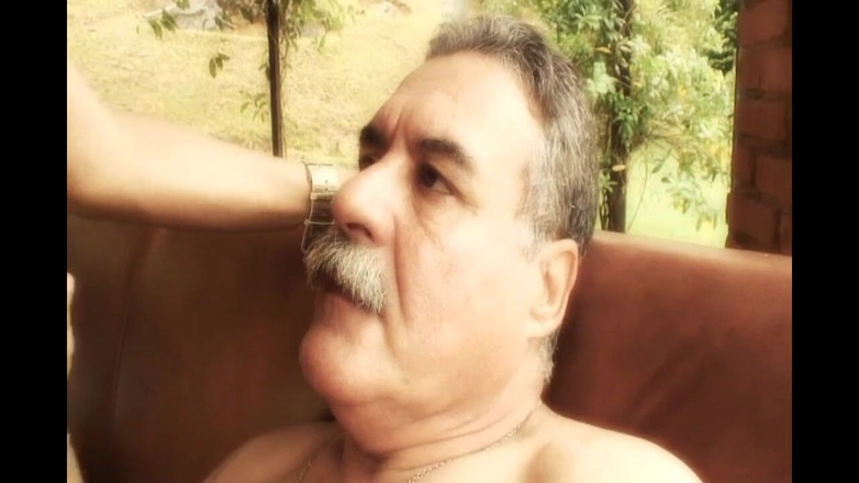 Old PIGS XXX: Ця стара свиня трахає молоду збуджену