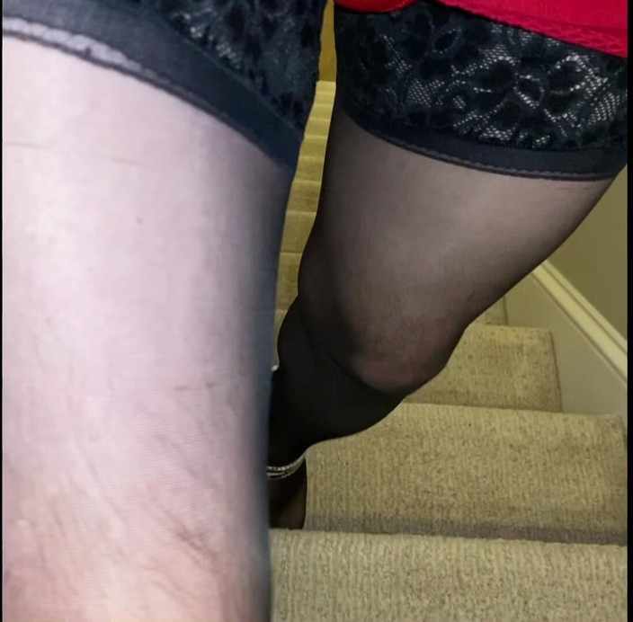 MadisonCD2025: Il travestito si ostenta camminando in gonne e vestiti corti,...