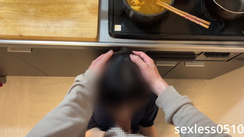 sexless0510: [beim Kochen] Unterbrechung mit Fellatio