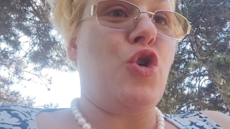 Putarankahotmilf: 公園のベンチやエレベーターで放尿