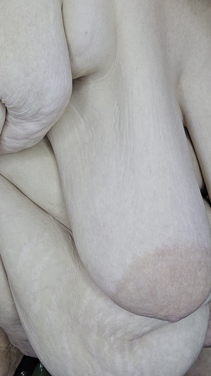 HerculesnVENUS: Amcığını ovuyor ve boşalıyor