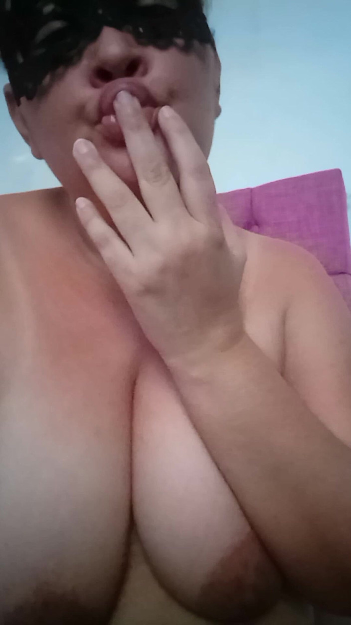 Jaky2023: Sono molto caldo e mi bagno tutto