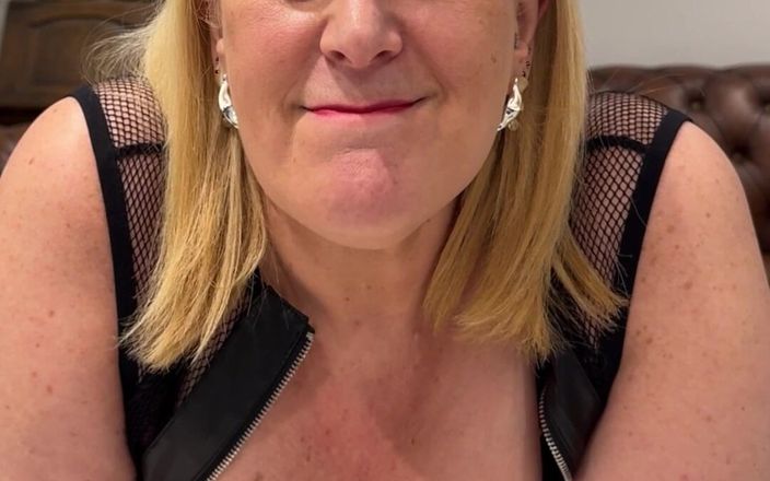 catherinecan69: Estou usando calcinha