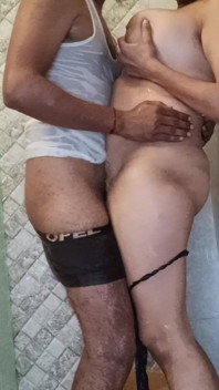 Adik tiri India berbagi kamar mandi sama abang tirinya sendiri di kamar mandi