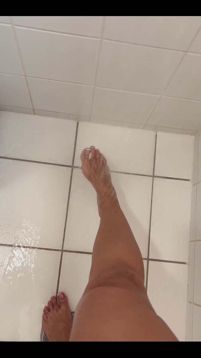 KiffaFeet: 淋浴时间