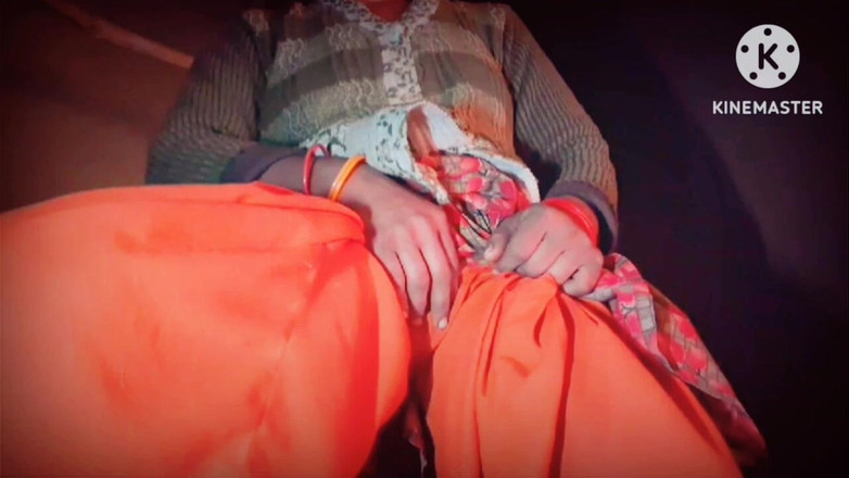 TricolorMusic3: Одягнувши зйомку, вона мастурбує зверху зйомки, ніхто не в змозі мастурбувати голою через це.