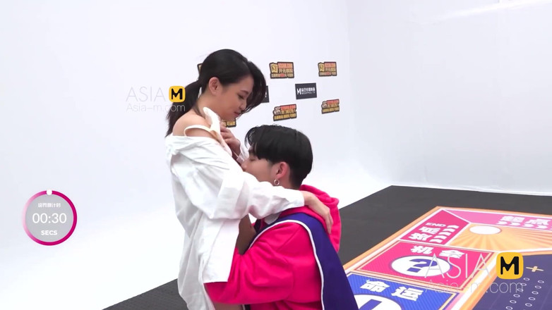 ModelMedia Asia: Mtvq16-ep4-program 에로 독점 ep4 / 입과 손을 맞대고 정액의 맛을 맛보세요 / 마도의 최신 오리지널 프로그램!