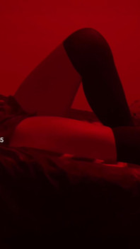 Cewek hot rambut pirang dengan lingerie seksi dengan stoking seksi dientot habis-habisan sambil pakai stoking hitam