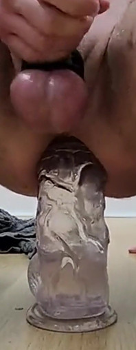 Dildo besar untuk pantat besar ternganga