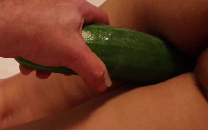 VeeVee Vixen: Concombre de 10 pouces inséré