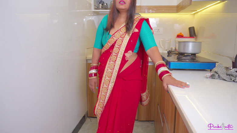 pinki_cute: Po Suhagrat- čerstvě vdaná Pinki Bhabhi svléká saree v koupelně, tvrdě šuká...
