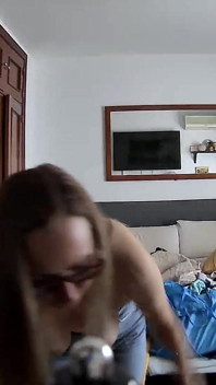 Vistiendome Despues De Que Me Follen Duro
