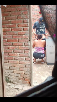 Mengongkek adik ipar panas saya.