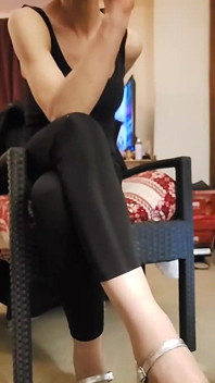 Leggings slyna som letar efter tjock nylonkuk