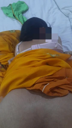 Scopata alla pecorina con un'insegnante sexy in Sari con gemiti