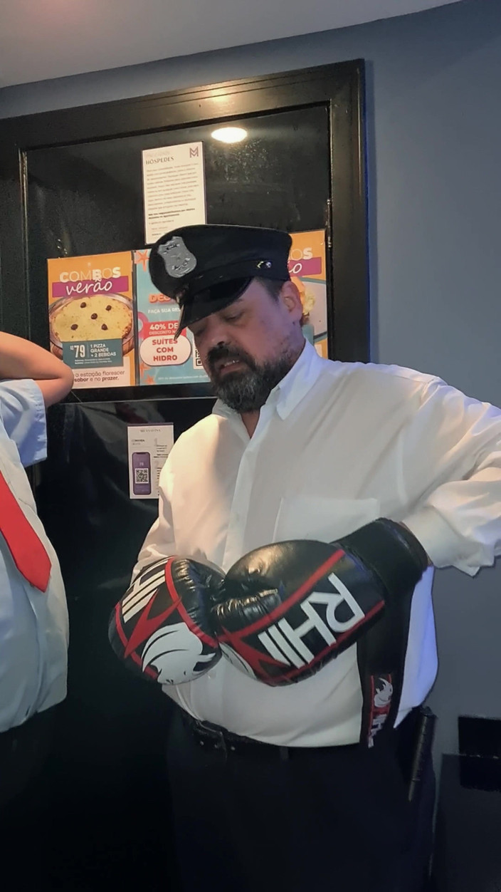 Punchbagplz: Umgekehrte Autorität - Die Alpha-panne Mit Handschellen