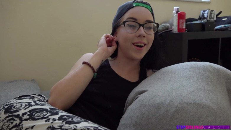 StepSiblings Caught: Mutual Attraction - S9:e10