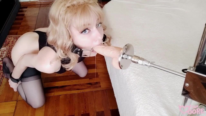 Lina Moore: Sex Machine przeleciała związaną blondynkę
