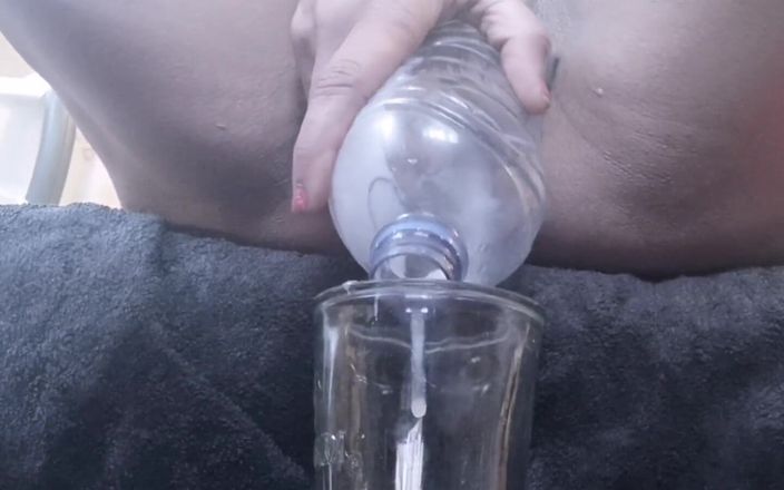 Sarah Fonteyna squirt compilation: 用浓稠的潮吹填充瓶子
