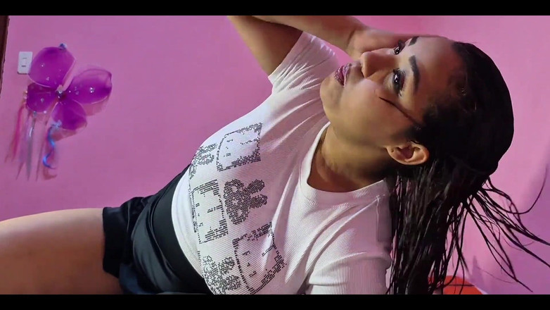 Pikaa6: Ik verleid mijn stiefzoon met mijn grote kont zodat hij...