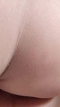 Você beijaria e brincaria com minha buceta perfeita e rabo?