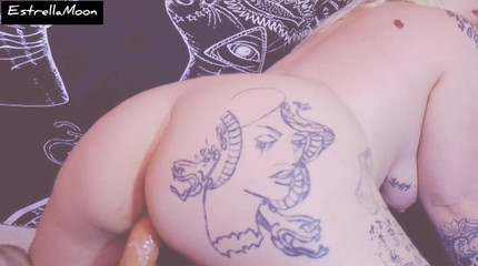 Estrella Steam: La ragazza con un gran culo si scopa un cazzo...