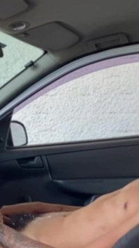 Chude szarpanie się i spuszczanie w samochodzie