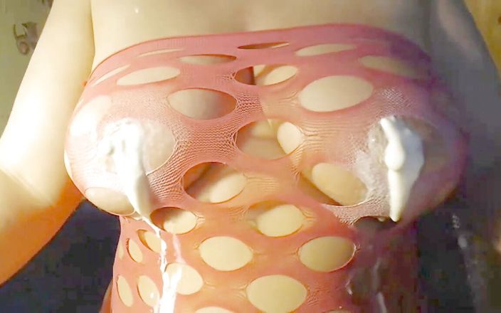 Milf Sex Queen: Göğüsler cezalandırıyor, krem şanti ve salatalık sikişi