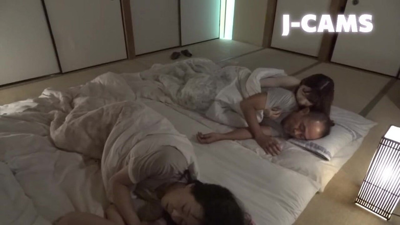 J-Cams: Socru, te holbezi la chiloții mei mult prea mult! - C