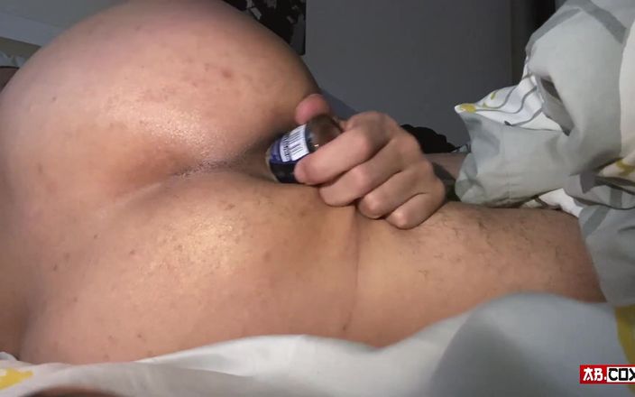TattedBootyAb: Twink Teen vloží obrovský anální kolík do zadku || Anální orgasmus -...