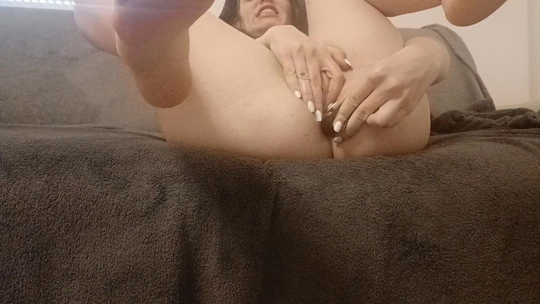 Lovetteann: Poprvé si strčím anální kolík do zadku