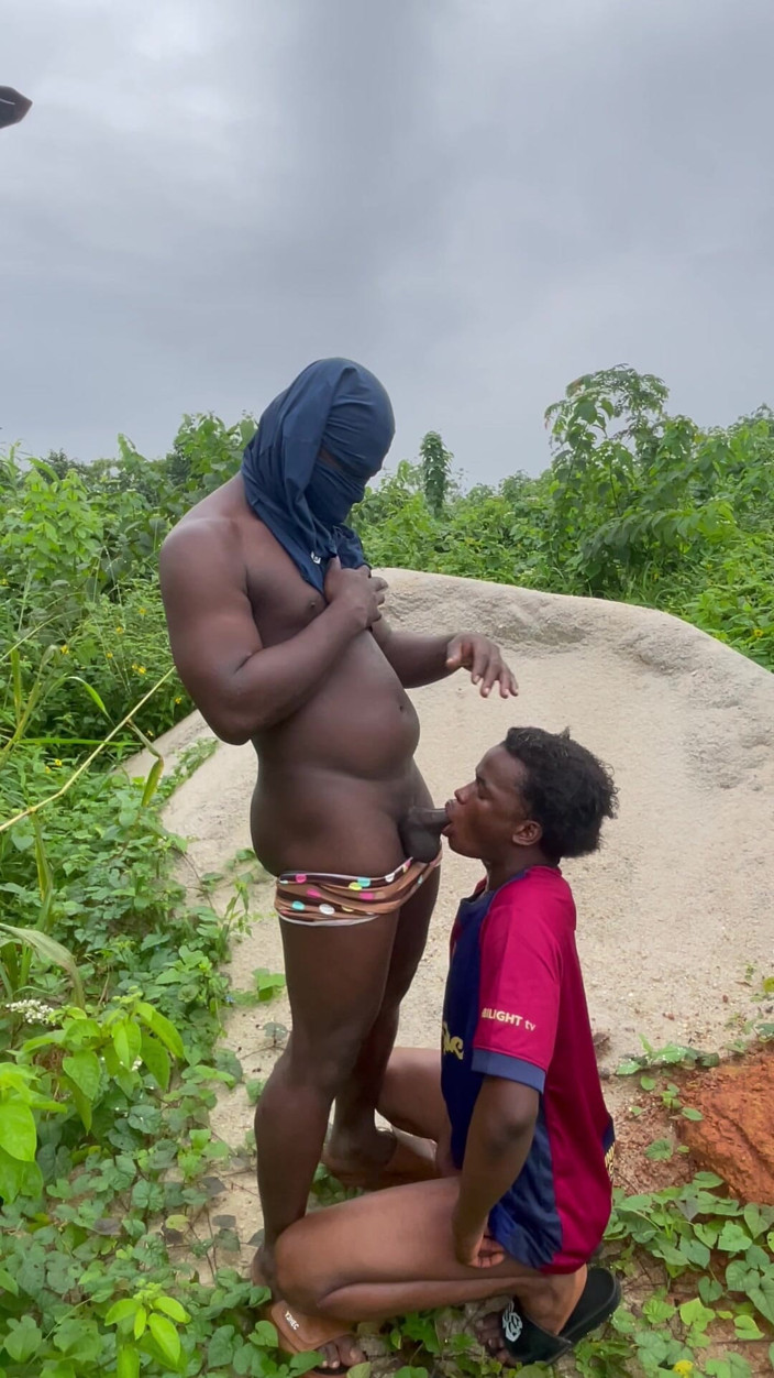 Big Hoss: Threesome Bareback Fuck From Two Big Daddies and and Twink