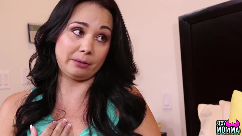 Sexy Momma XXX: Holly insegna alla figliastra nikki come leccare la figa!