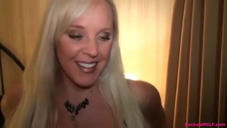 Cuckold MILF: Cuckolds Wife Sucking a Fucking a Foot Long BBC Dude