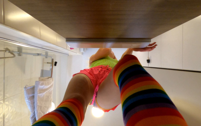 No panties TV: Techno festival, heißer amateur-raver-schlampe zeigt enge muschi unter ihrem Edm-outfit,...