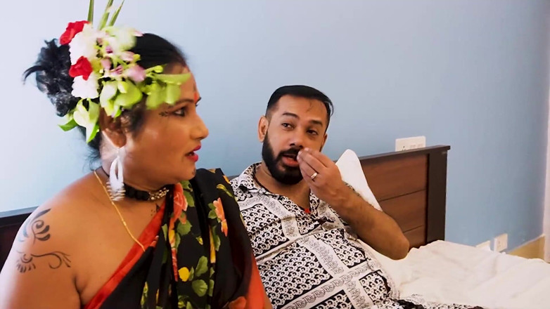 Xtramood: 호텔에서 숙박하고 그의 밤을 뜨겁고 섹시하게 만들고, 현지 섹시한 소녀에게 전화, 하드코어 섹스를 즐기는 여행자