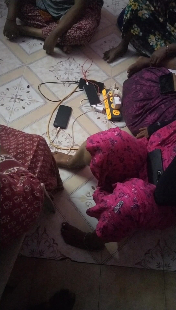 Tamil lesbian: Дези грязно разговаривает, горячо