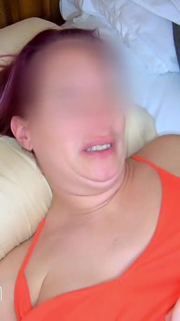 Eigengemaakte amateur rijpe milf snelle missionarishouding en botneukpartij voor het ontspannen