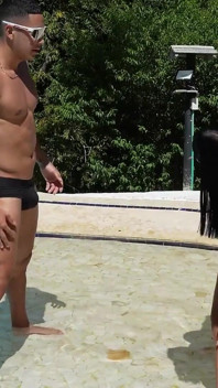 Učitel plavání má hardcore sex v bazénu se svým studentem - Max Betancur & Athenea Rosse