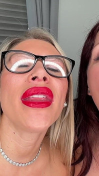 Lip ruiken met Belle Ohara