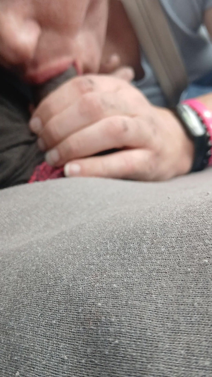 Relly rell: mare și neagră adânc în gât