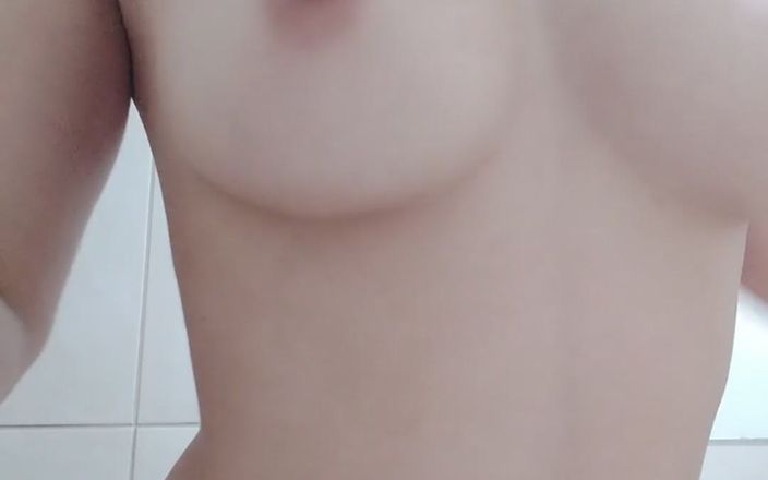 Nayflix: 洗澡前的小视频