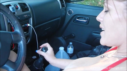 Nasty Girlfriends: Rebel ożywia chevy w mini spódniczki i szpilki