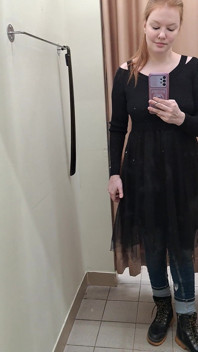 当你看着穿着黑色礼服的红发情妇时，什么话会弹出你的脑海？