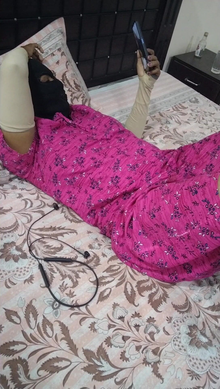 Tamil lesbian: Pregătire pentru serviciul de apel video