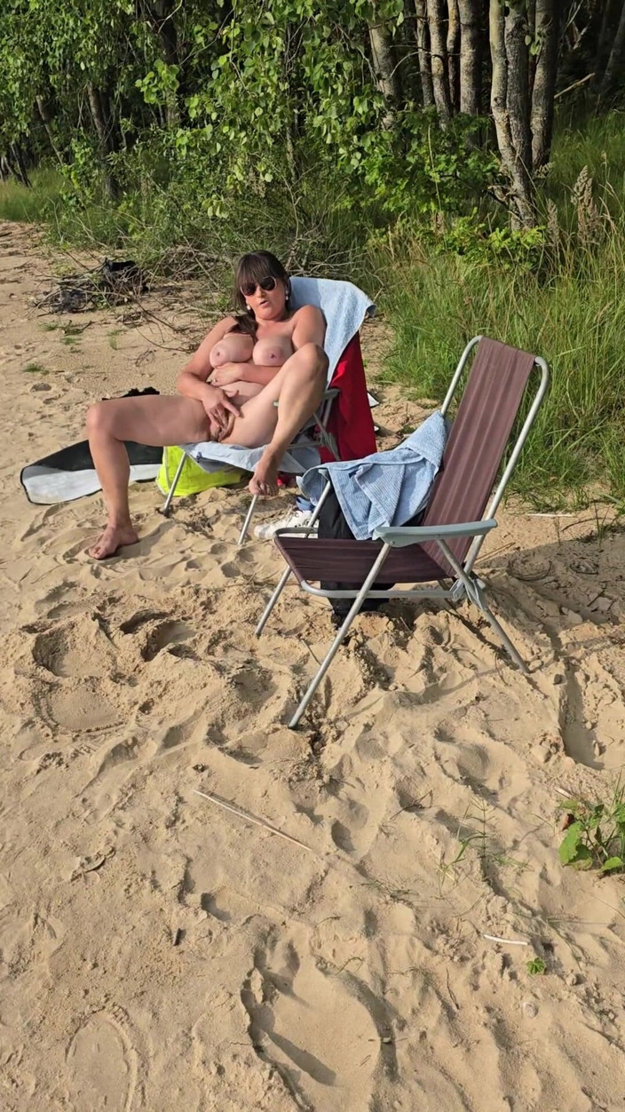 Martakiko studio: Plajă de nudiști, oameni cu care am pierdut controlul