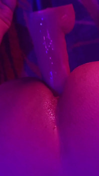 Dildo'mla oynamayı çok seviyorum
