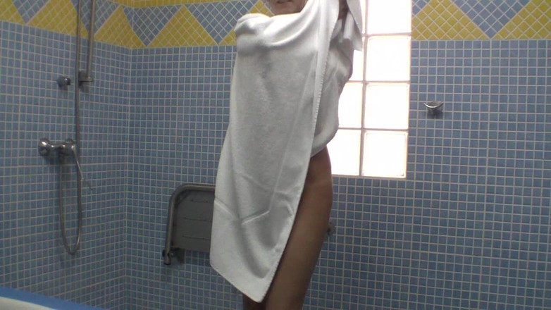 British Cougar: Mandi dan bermain dengan diri saya